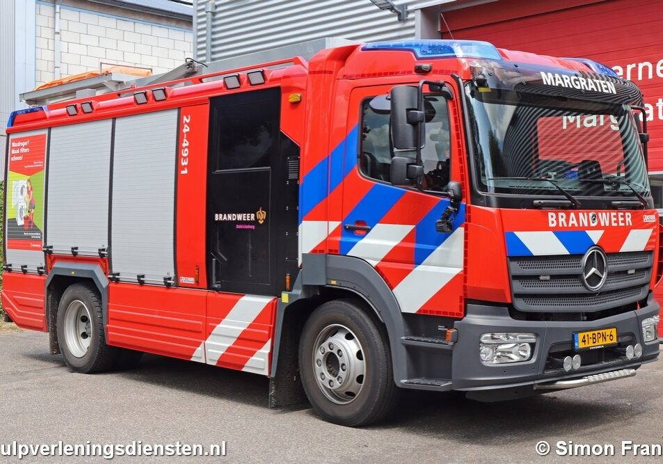 Auto uit 2020 met kenteken 41-BPN-6 en roepnummer 24-2431 24-4931 van ...