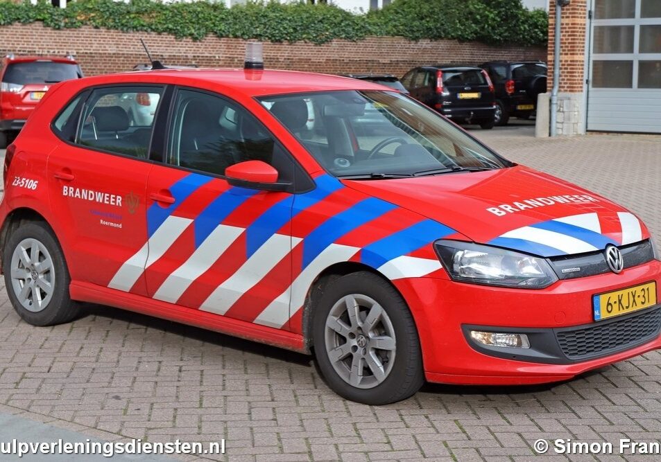 NL-Aut-6-KJX-31-23-5106-2013-Roermond-SFrank-01