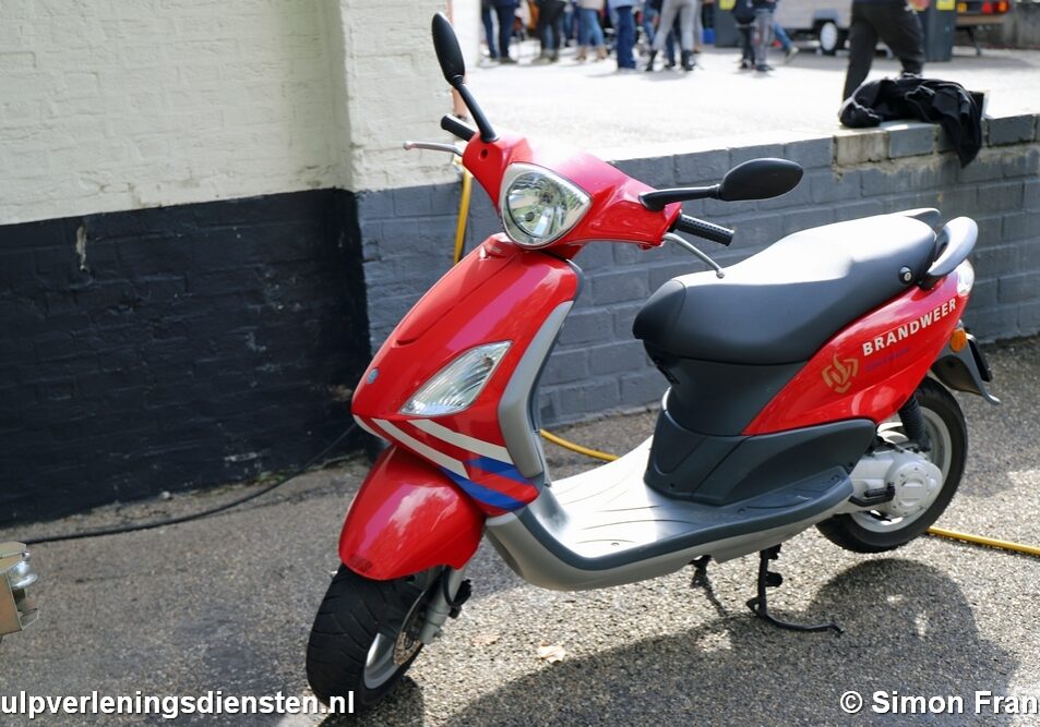 NL-Twe-46-DPV-6-Scooter-2005-Geleen-Sfrank-01