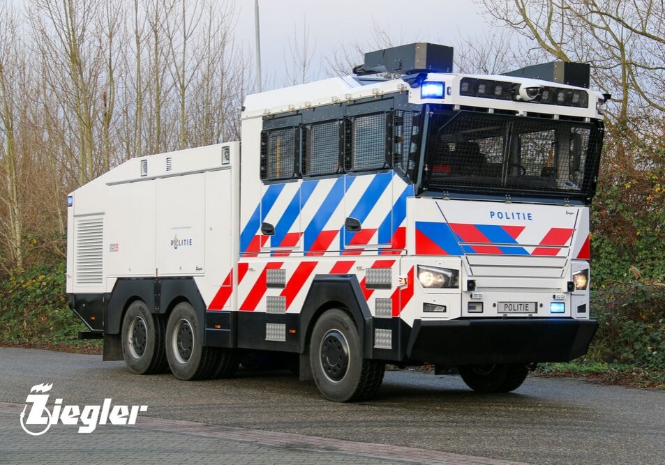 NL-Ziegler-2024-12-19-Waterwerper-Politie-02 NL-Ziegler-2024-12-19-Waterwerper-Politie-02